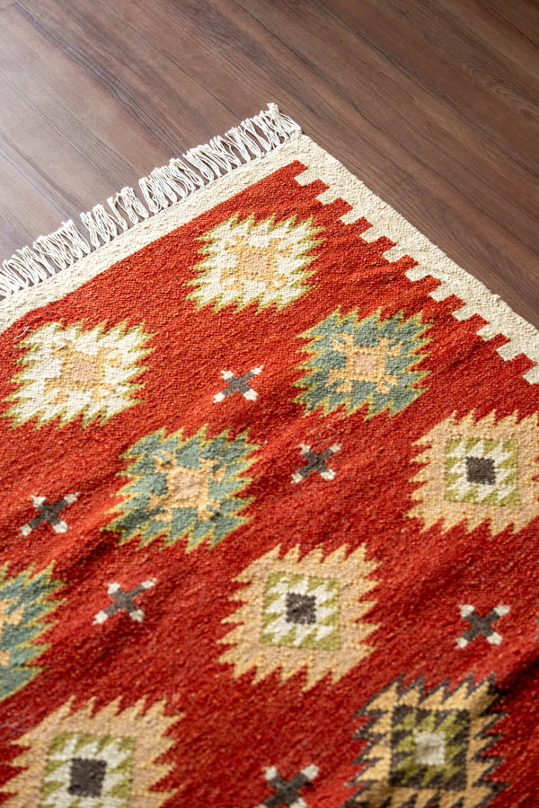 Diagonal weave Dari