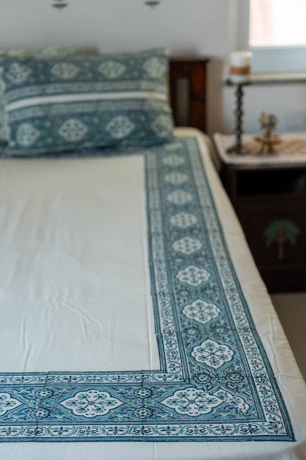 Green Border Bedsheet