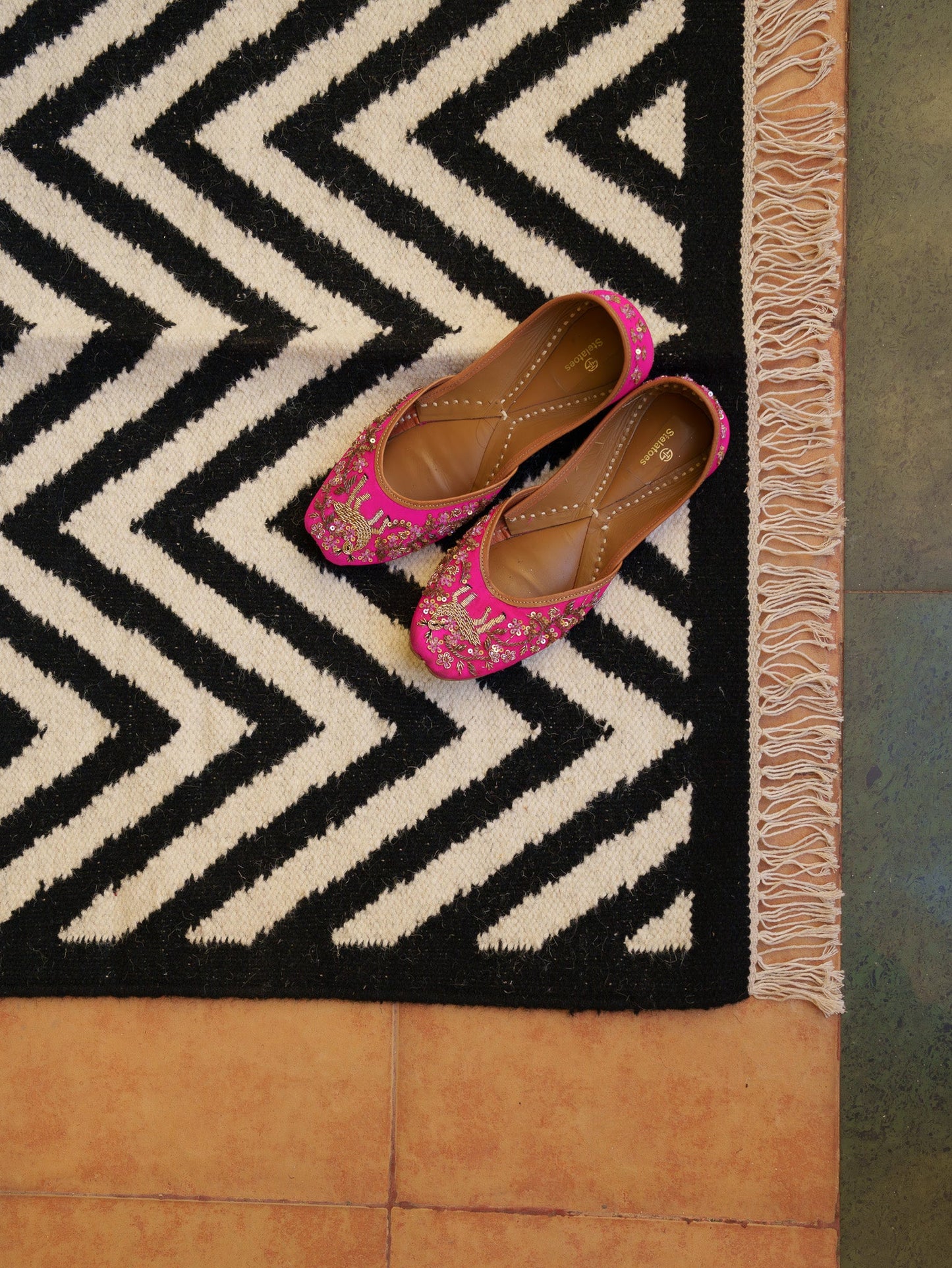 Handwoven Dhurrie Rug - Black and White