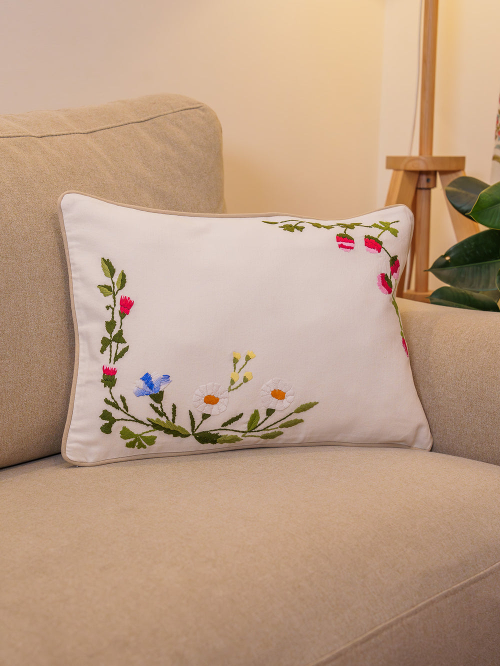 Center Easy Flower Design On Cushion Cover For Beginners White