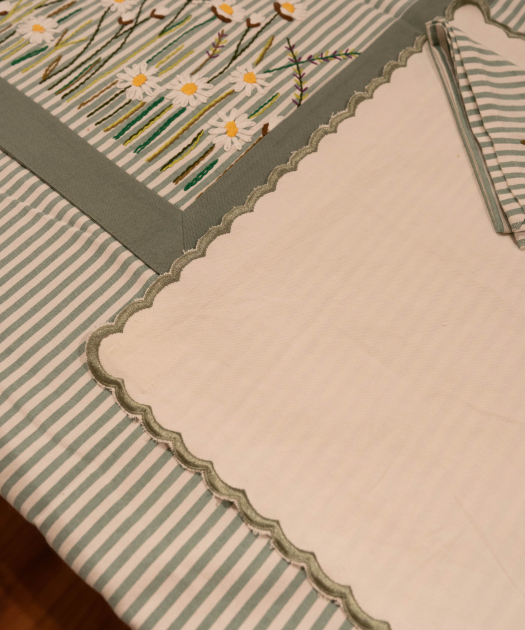 Green Scalloped Table Mats