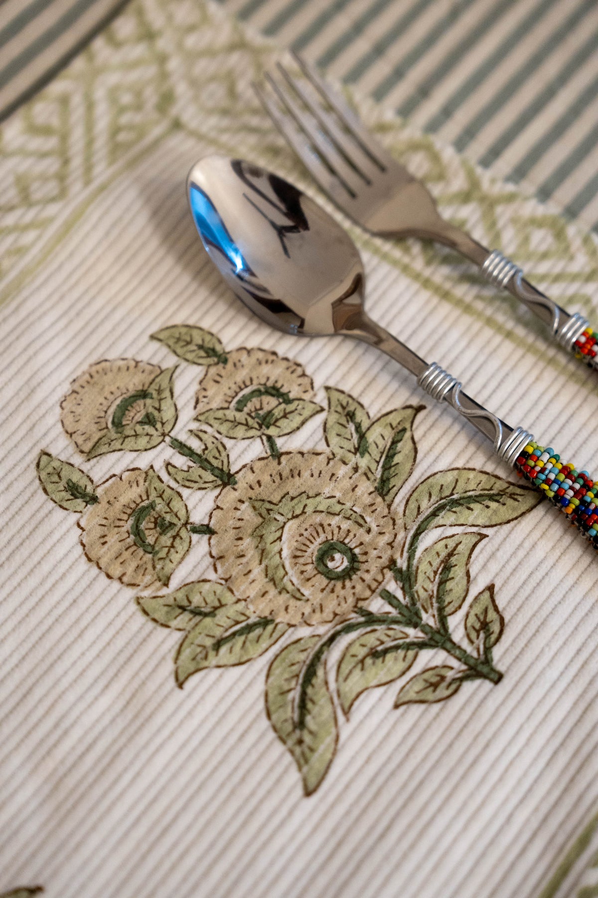 dining table mats in skin friendly dyes.