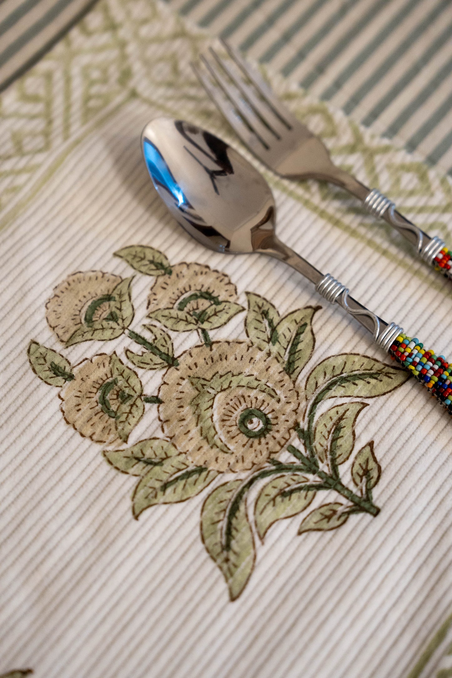 dining table mats in skin friendly dyes.